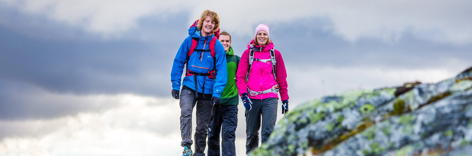 Tre unga vandrare på rutten Blåhammaren-Storulvån