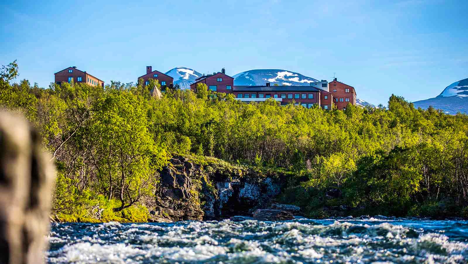 Abisko fjällstation och fors