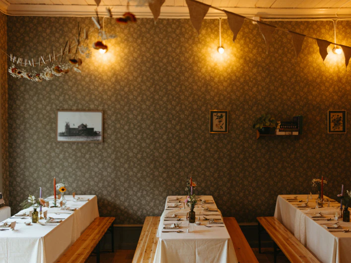 Festdukning på STF Turistgården Särna Bed and Breakfast.