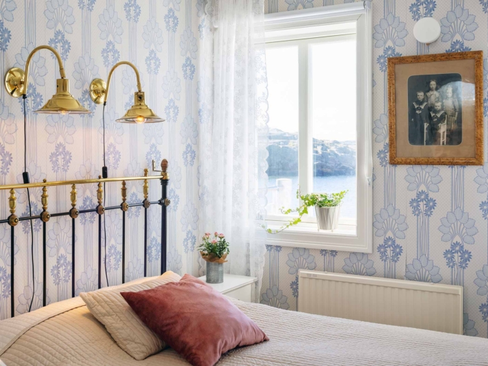 Rum på STF Strandvillan Lysekil med rum mot havet. 