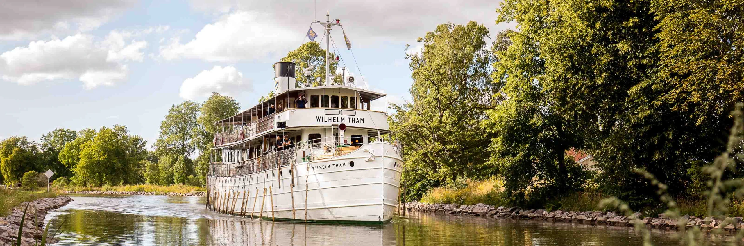 En gammal ångbåt på Göta kanal.